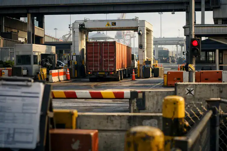 Migration Waves and Shipping Demand in Australia: Why Population Surges Reshape Freight Pressure